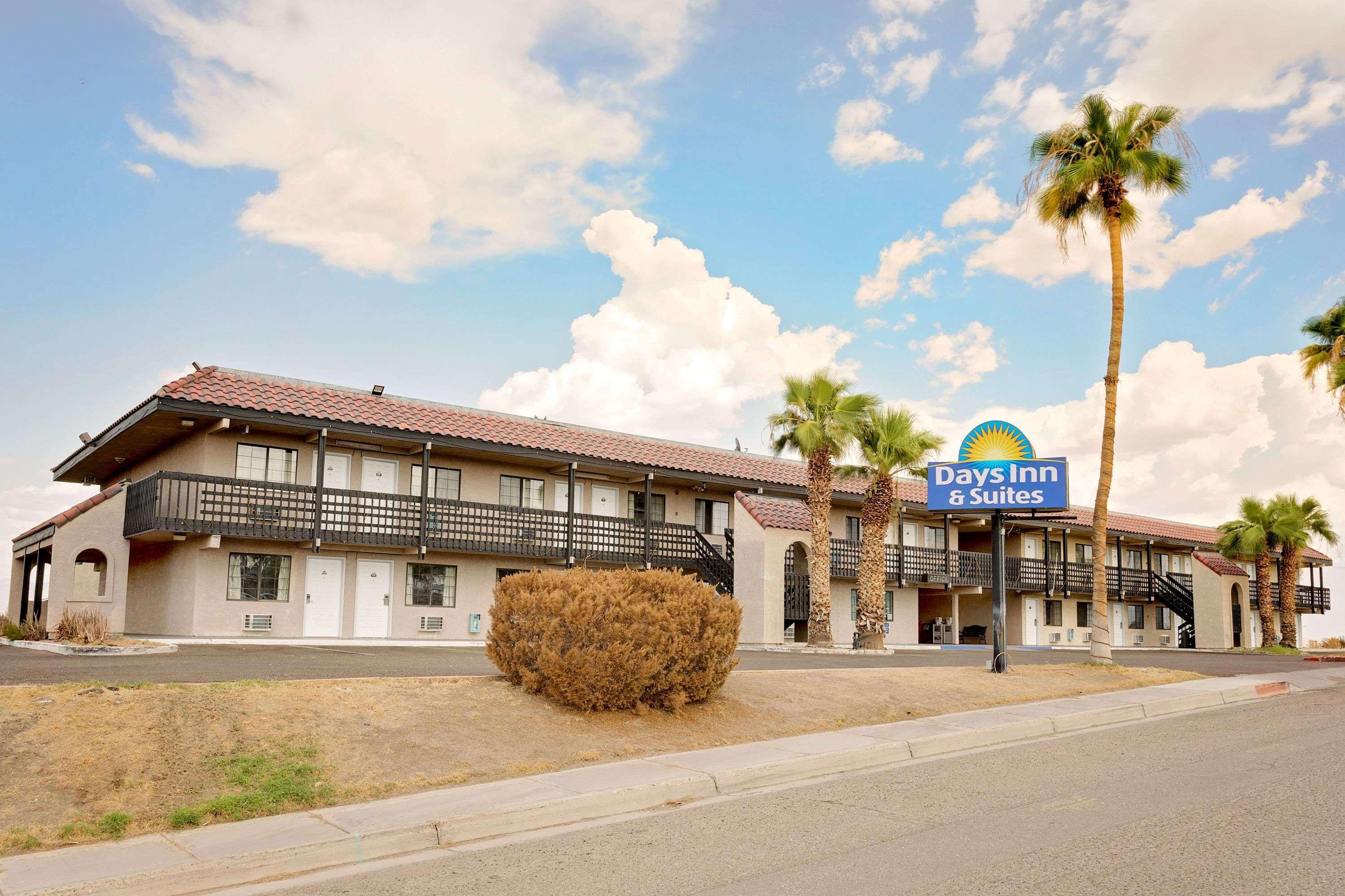 Days Inn & Suites By Wyndham Needles Exterior photo